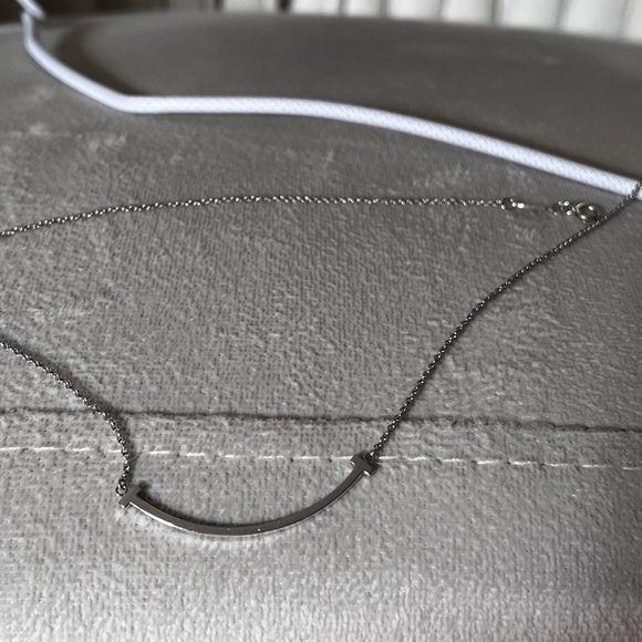 Tiffany white gold smile necklace